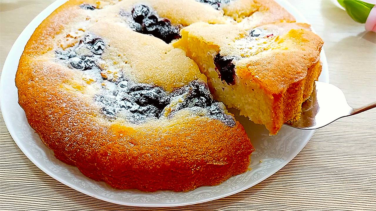 Нежный творожный пирог с ягодами! Вкусный десерт для всей семьи😊