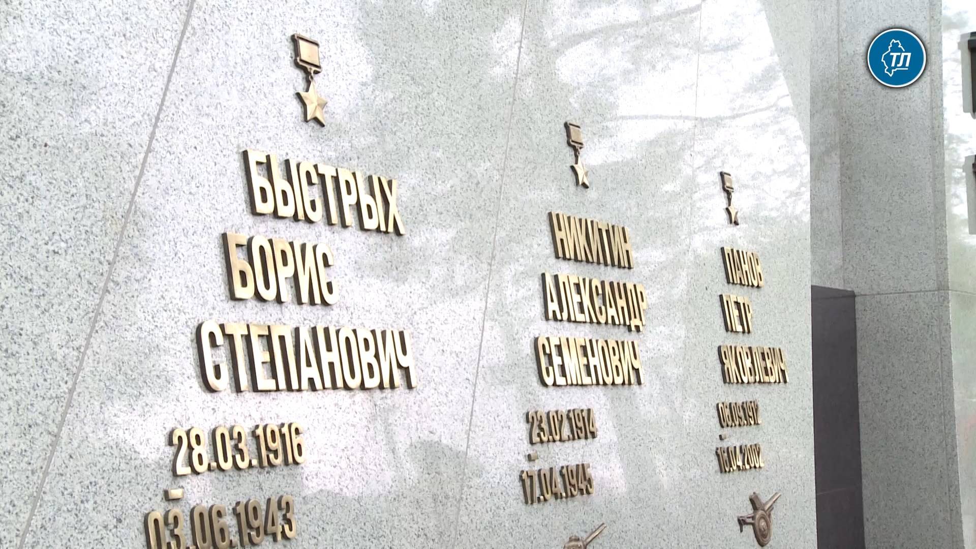 В аэропорту Плеханово открыли памятник тюменским авиаторам-участникам Великой Отечественной войны