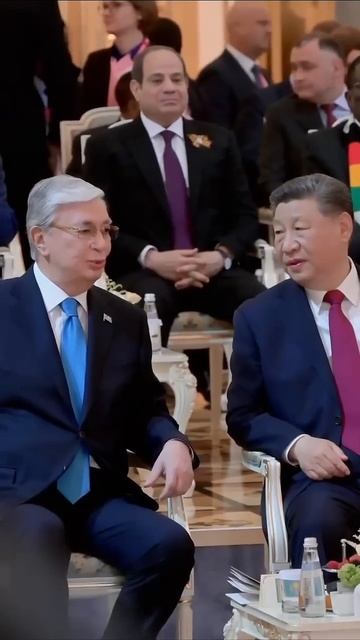 Касым-Жомарт Токаев и Си Цзиньпин беседуют в Кремле #президентказахстана