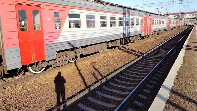 12 мая 2025 Электропоезд ЭТ2М-123 Сообщением Любань-Санкт-Петербург Отправляется с платформы Обухово