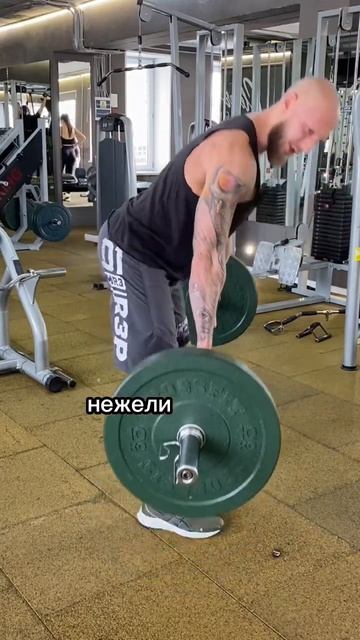 Румынская тяга с акцентом на ягодицы