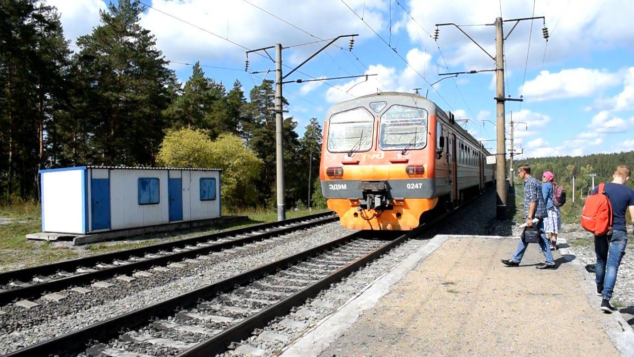 Электропоезд ЭД9М-0247. Отправление.