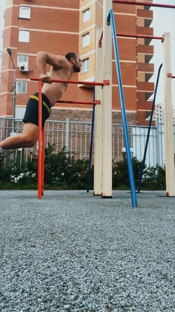 ТРЕНИРОВКА НА СПОРТИВНОЙ ПЛОЩАДКЕ С СОБСТВЕННЫМ ВЕСО?