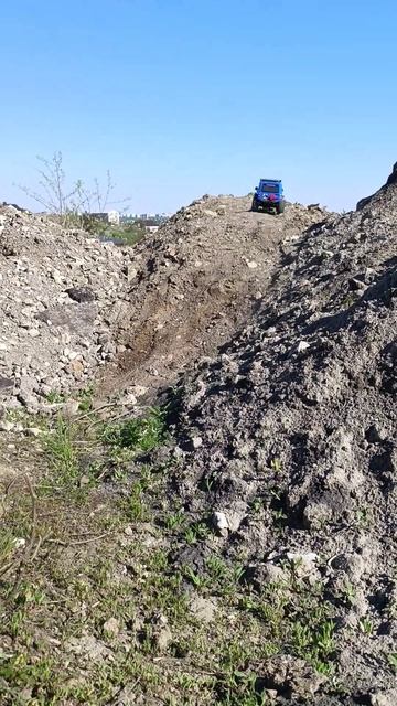 RGT преодолевает подъёмы) #rc #rccar #crawler #4x4rc #scale #rclife #rgt #rgtrc #jeep