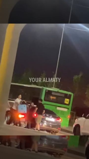На тракте Кульджинка двое нападают на пожилого курьера