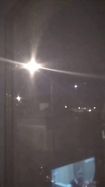 Простой городской уличный вечерний бесплатный свет ч?