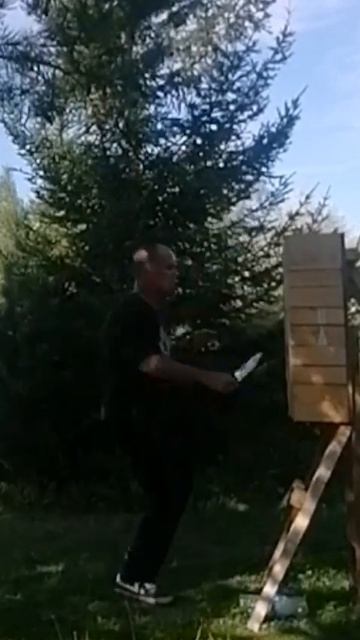 фрагмент тренировки с ножом, отработка ударов ножом