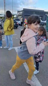 с подругами в цирке на антракте