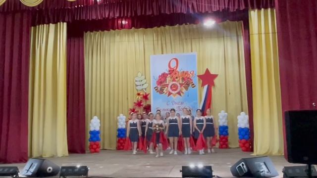 Танец "Ленинградки".