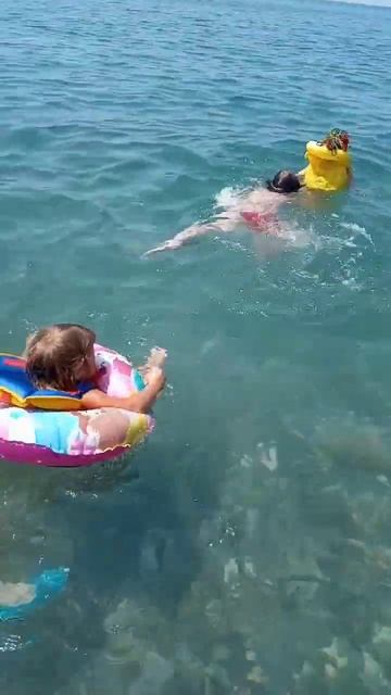 Лоо. Горный воздух. Отдых на море. Николь плавает.