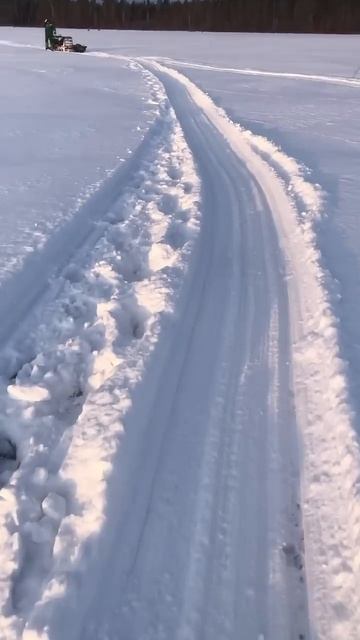 В Сибири давит сильно воду зимой #рыбалка #fishing