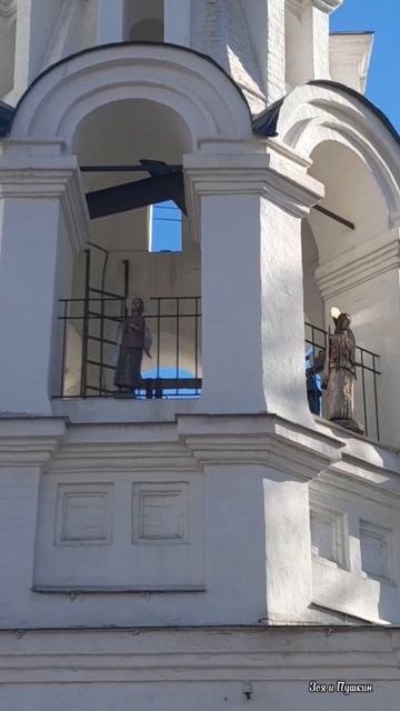 Ангелы на колокольне. Храм Феодора Студита у Никитских ворот.