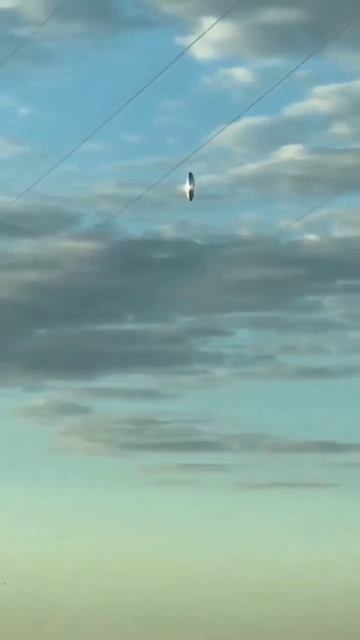 Сразу в нескольких местах было обнаружено довольно странное НЛО с идеальной поверхностью