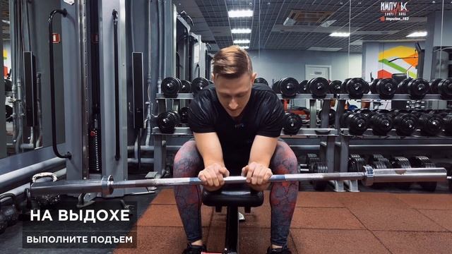 Сгибание запястий прямым хватом со штангой