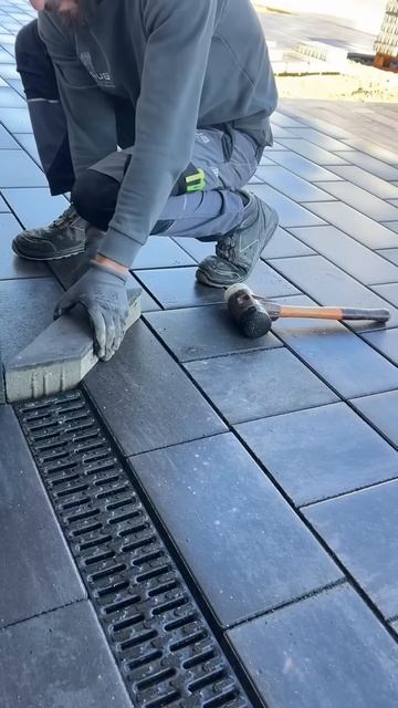 The process of installing paving blocks for floors #shorts
