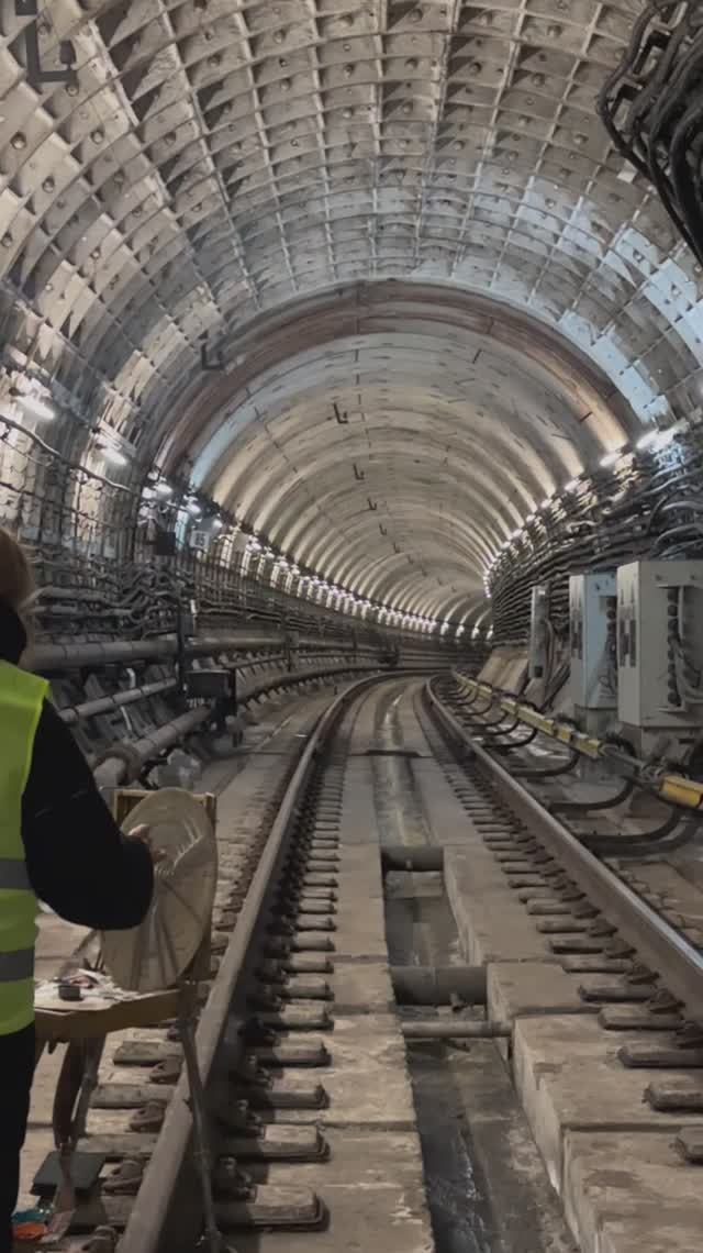 Ночной пленэр для художников в рамках проекта «Искусство в метро»