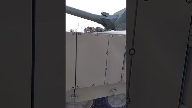 Танк Т-14 Армата во всей своей красе стоит красуется перед парадом