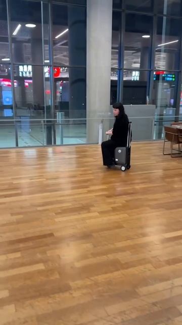 ⚡Ольга Якубович направляется с отдыха обратно в Москву прямиком на чемодане