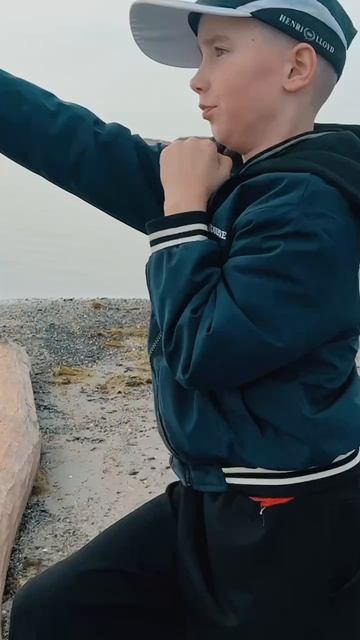 Пятнашки у моря