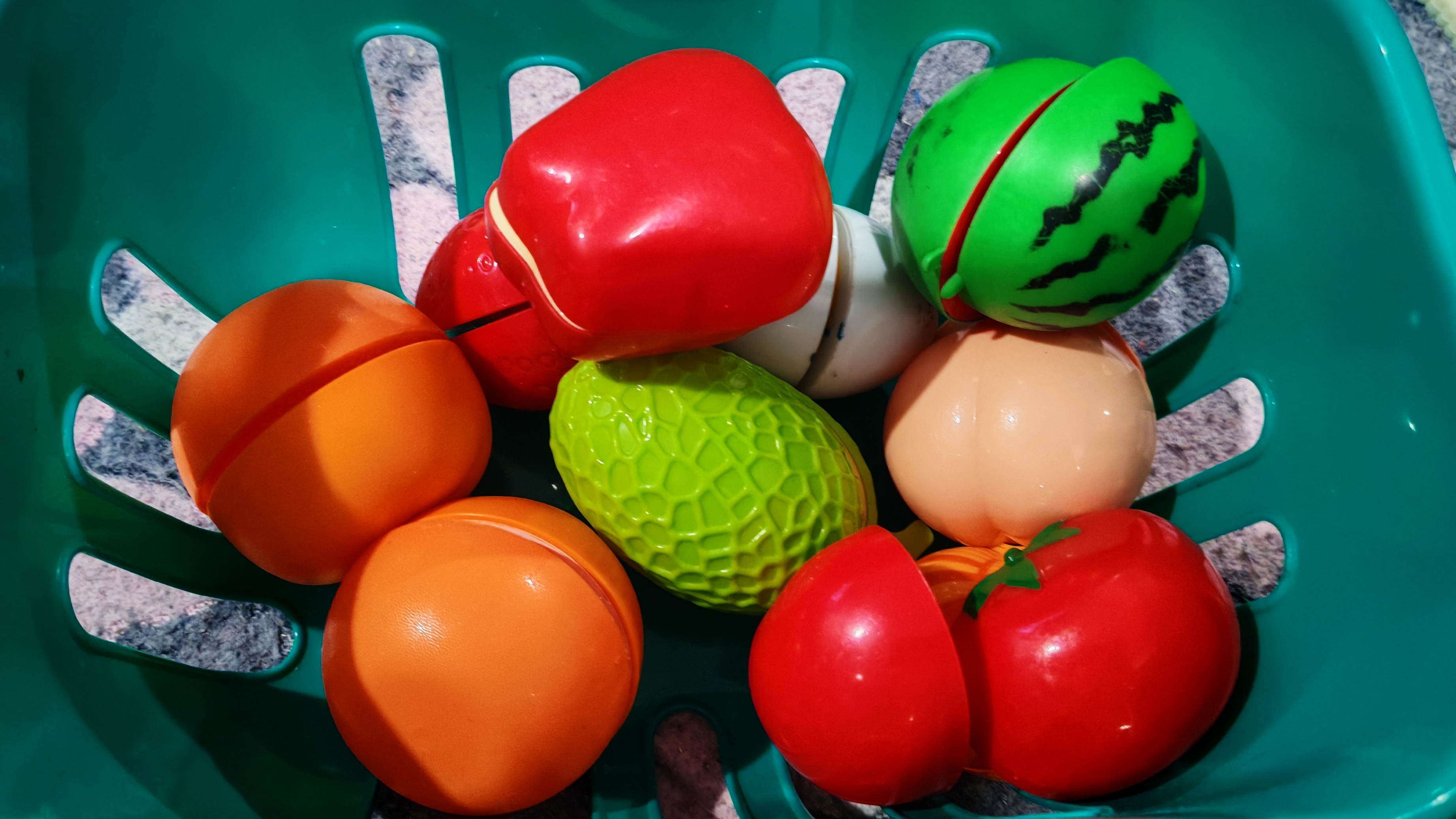 играем в продукты на липучках для малышей