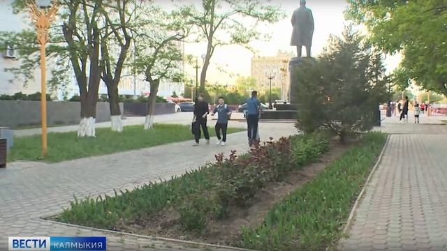 Двое несовершеннолетних на одном электросамокате  решили проехать проезжую часть.