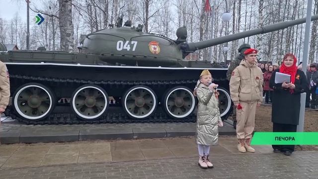 В патриотическом сквере Печоры установили военно-мемориальный объект – танк Т-62