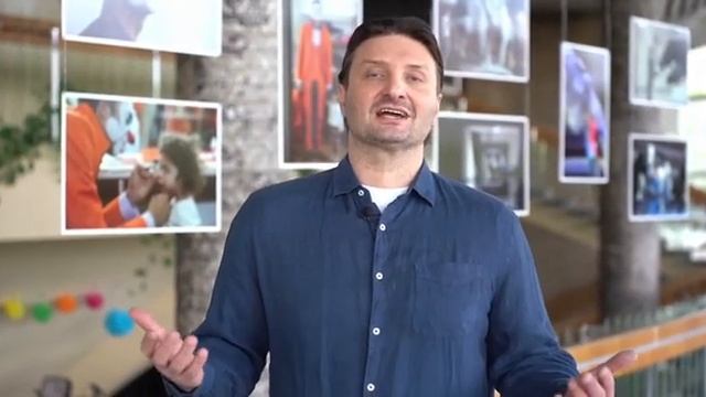 Эдгард Запашный приветствует участников фестиваля "Футбол - школа жизни"