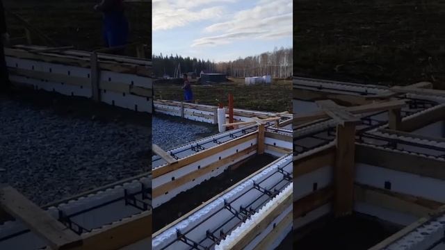Сборка и подготовка к заливке ленточного фундамента с применением несъёмной опалубки