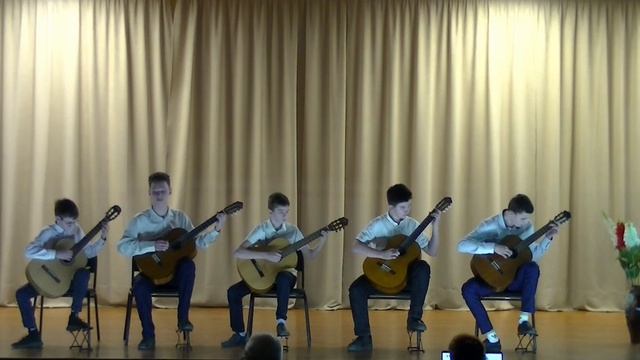 Ансамбль гитаристов
 Руководитель Голубых Н.Д.