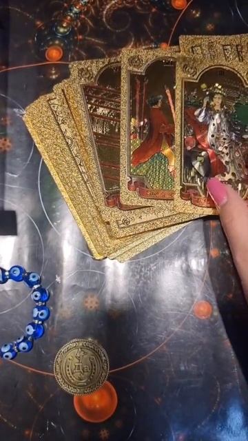 Что он думает обо мне прямо сейчас? Лайк! #таро #tarot #рас?
