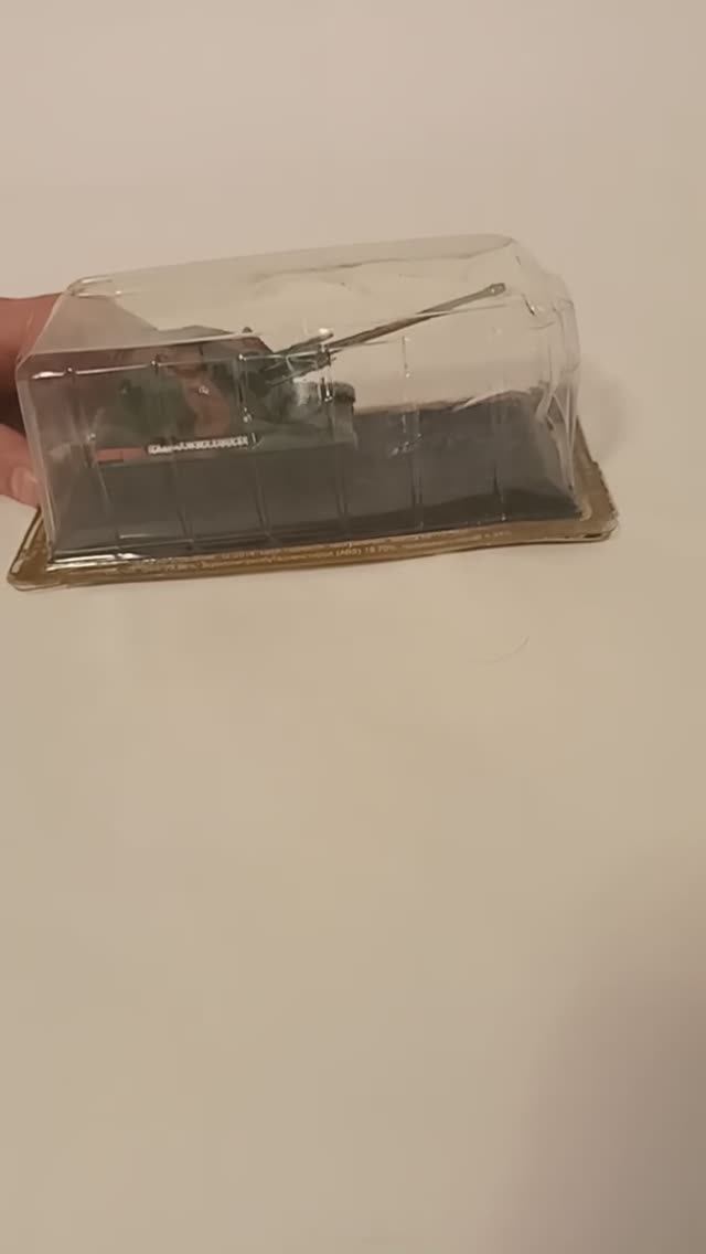 Коллекционноя модель французской САУ AMX 30  OF1  в масштабе 1:72