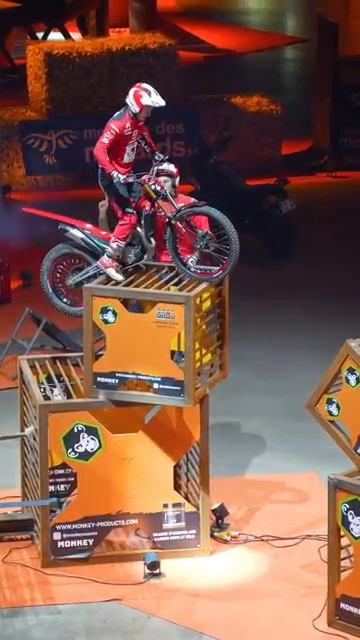 Jaime Busto ✈️ #moto #motorsport #xtrial #motorcycle #trialindoor #bike