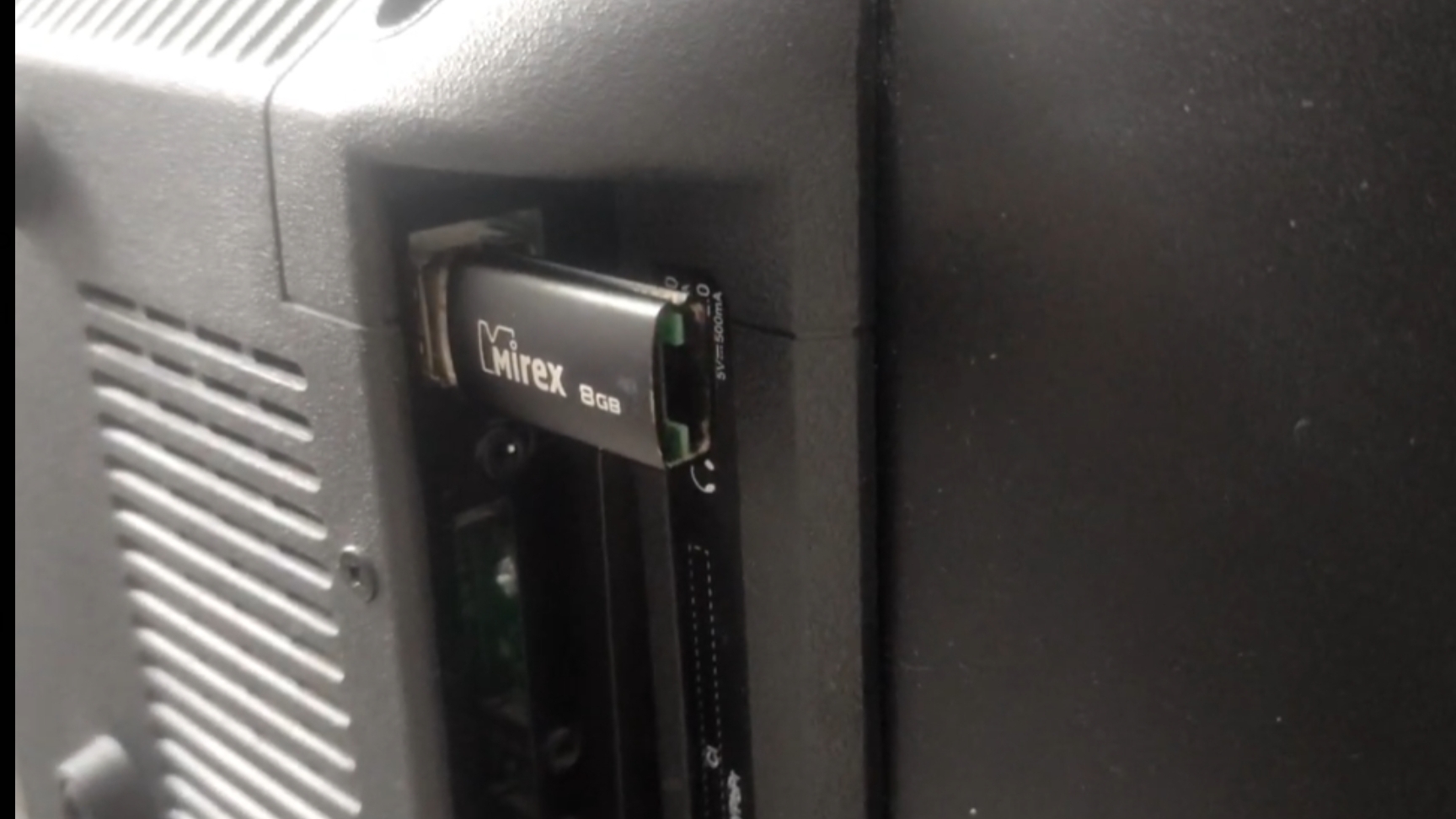 Прошивка телевизора флешкой.