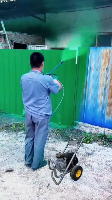 Use a compressor machine to paint the house fence #shorts