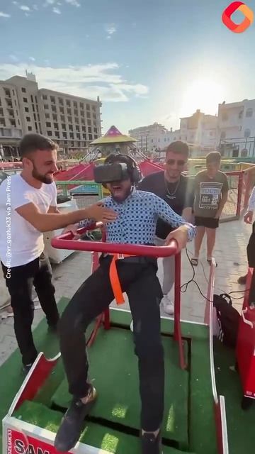 🥽 Держите меня семеро

Виртуальная реальность не для слабонервных.
