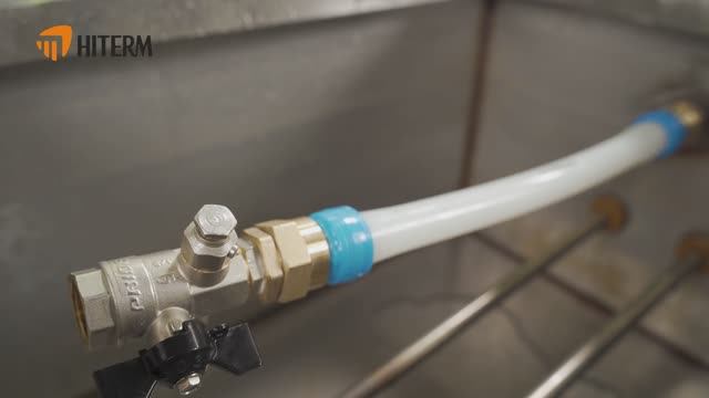 Испытание HITERMPEX с PPSU фитингами на разрушающее давление холодной водой системы
