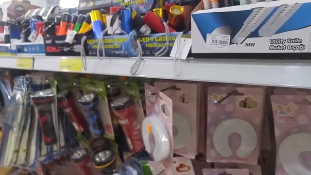 Весы для взвешивания багажа в магазине 82 Sali Pazari. Аланья,Турция2019г.