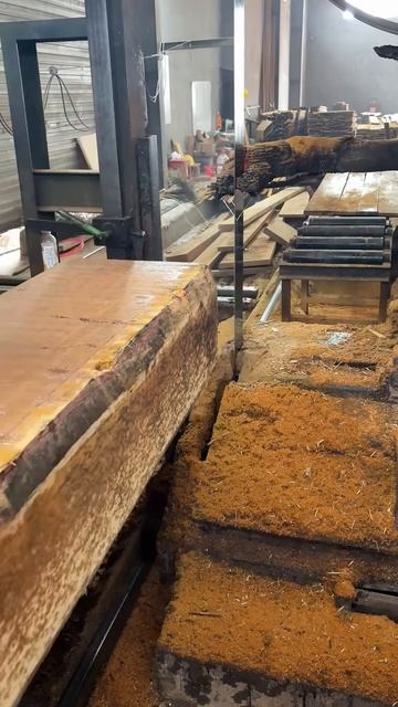 This is how the process of cutting wood is very easy #shorts