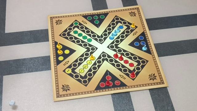Играем в игру "Парчис" !