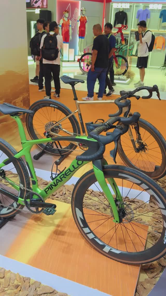 Гравийник Pinarello Grevil F7 и Pardus Uragano EVO. Изучаем стенд SRAM на выставке China Cycle 2025