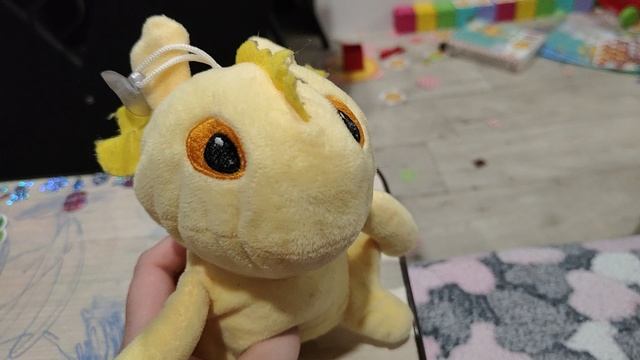 играем в плюшевого дракончика