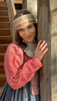 17 мая состоится премьера клипа на мою авторскую песню «Отчая земля». С нетерпением её жду! А вы?🥰