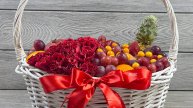 Фруктовая корзина с цветами «Цветочный гранат»