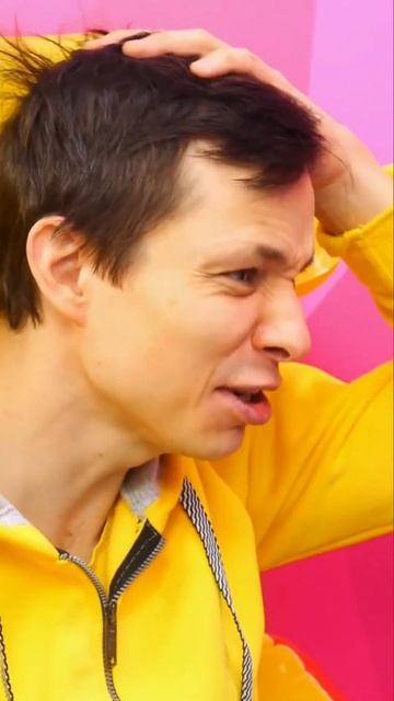 Дождь из ШАРИКОВ! ☂️ Веселые игры с Корги #собака #длядетей #весело