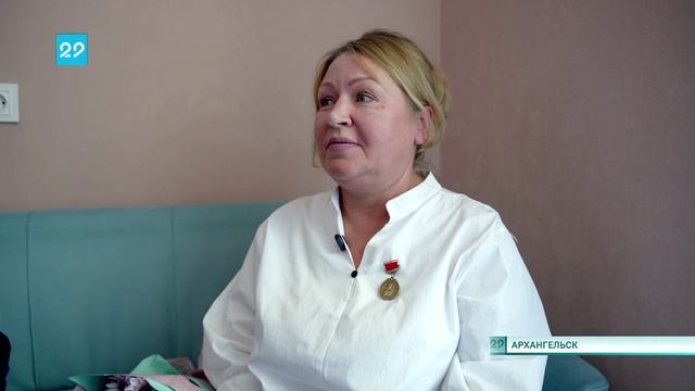 14 05 2025 Матери бойца СВО вручили медаль