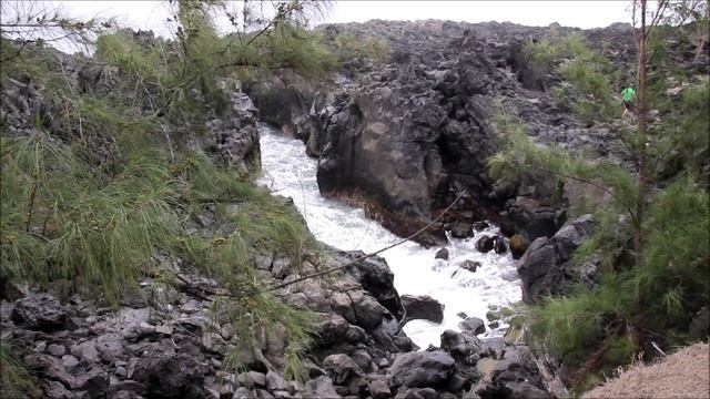 Реюньон. Берег застывшей лавы -  Le Gouffre de L`Etang Sale.