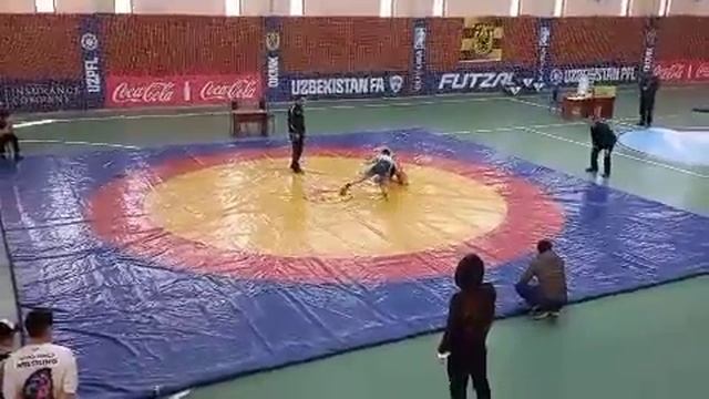 Вольная борьба зрелишная  схватка борцов (Часть 1)