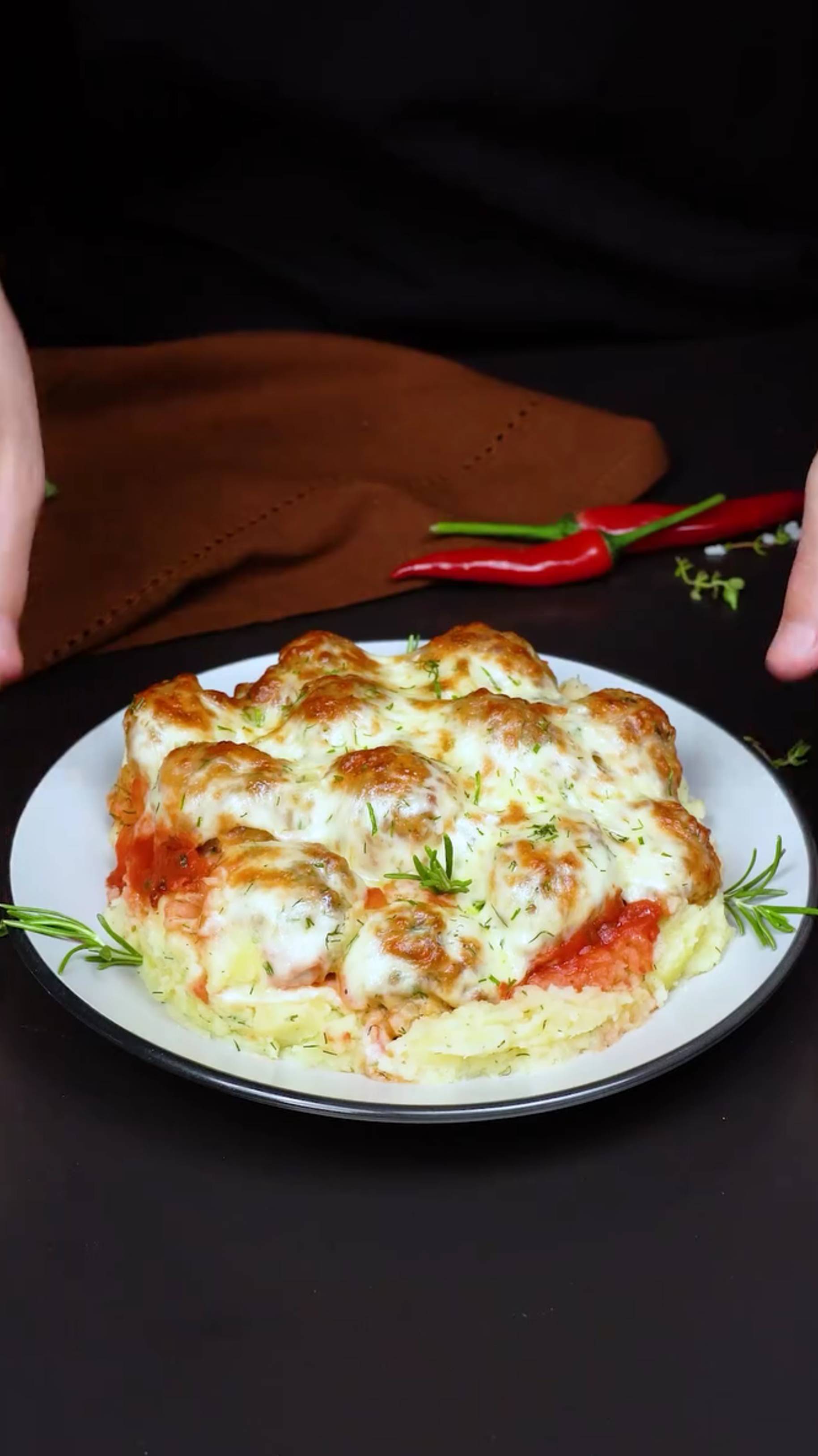 Теперь бабушка готовит фарш точно так же