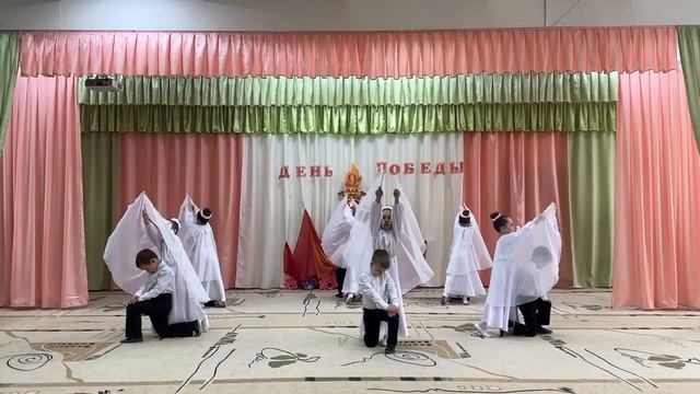 "Никто не забыт, ничто не забыто", Исполняют: Дети МБДОУ №11 "Антошка"