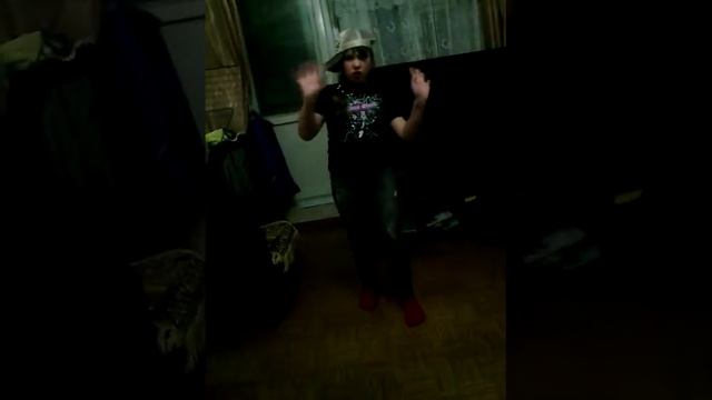 Я танцую под песню испорченный компот Тани Волковой